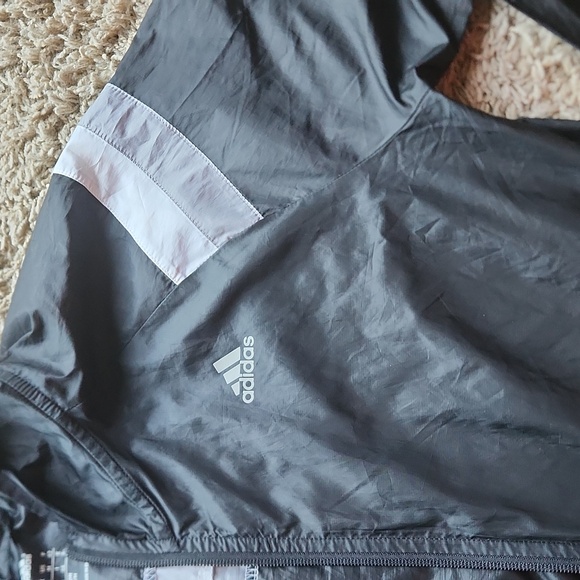 Adidas windbreaker running jacket - Picture 4 of 9